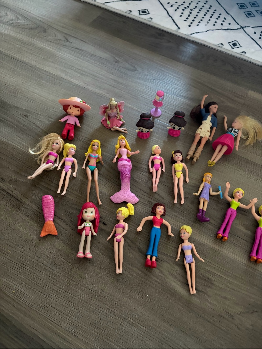 Polly pocket girls .